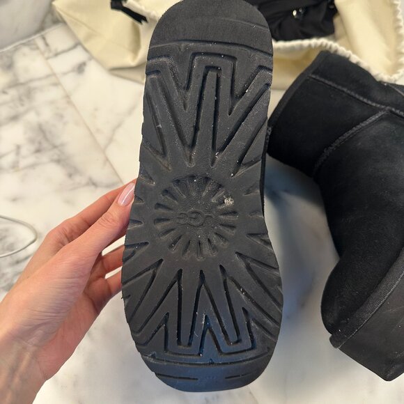 UGG Womens Classic Mini Platform Boots Black Size 10 - Picture 3 of 11